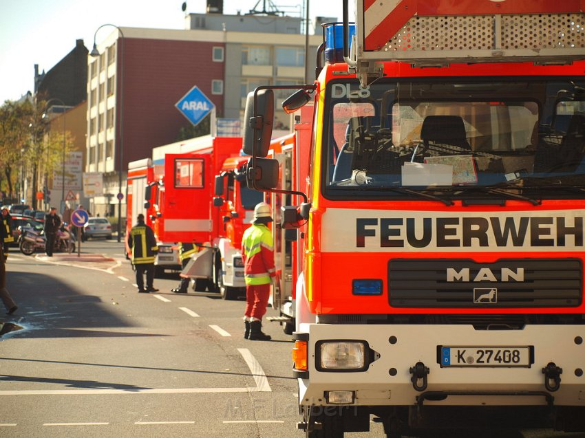 Feuer 3 Koeln Muelheim Berlinerstr P216.JPG